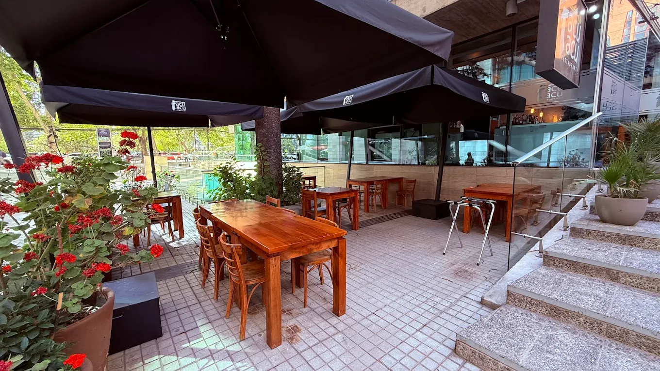 Terraza de Tacu Tacu Restaurant